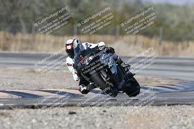 media/Dec-01-2025-Moto Forza (Mon) [[2daa91e15f]]/2-Intermediate Group/Session 3 (Turn 3)/